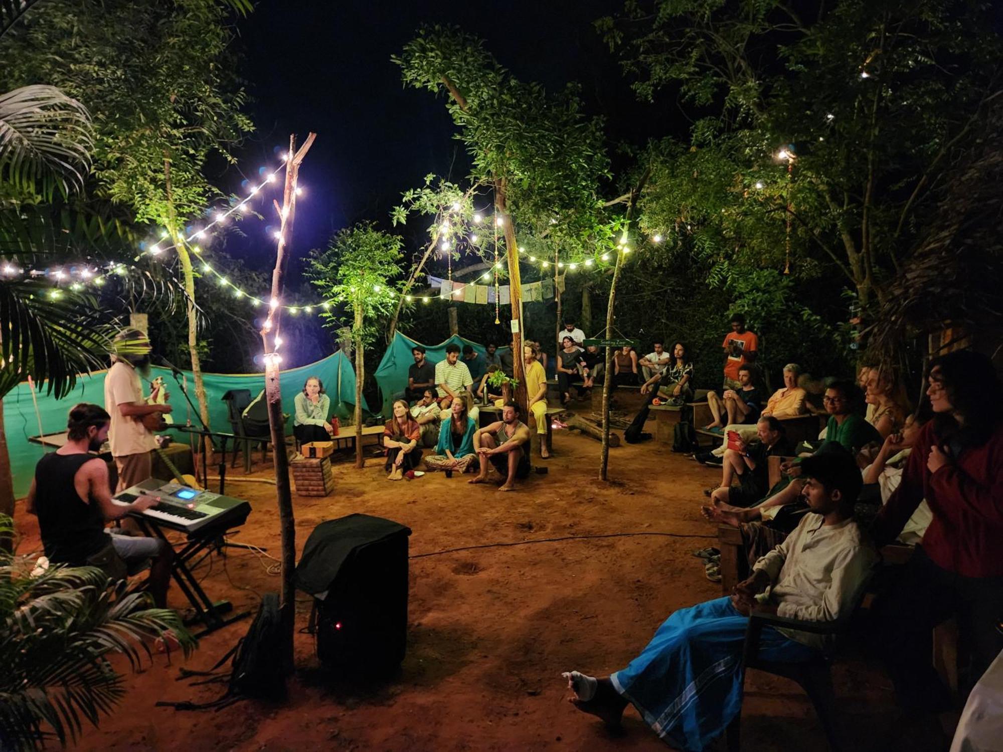 Nebula Nest Cafe & Hostel Auroville Exteriör bild