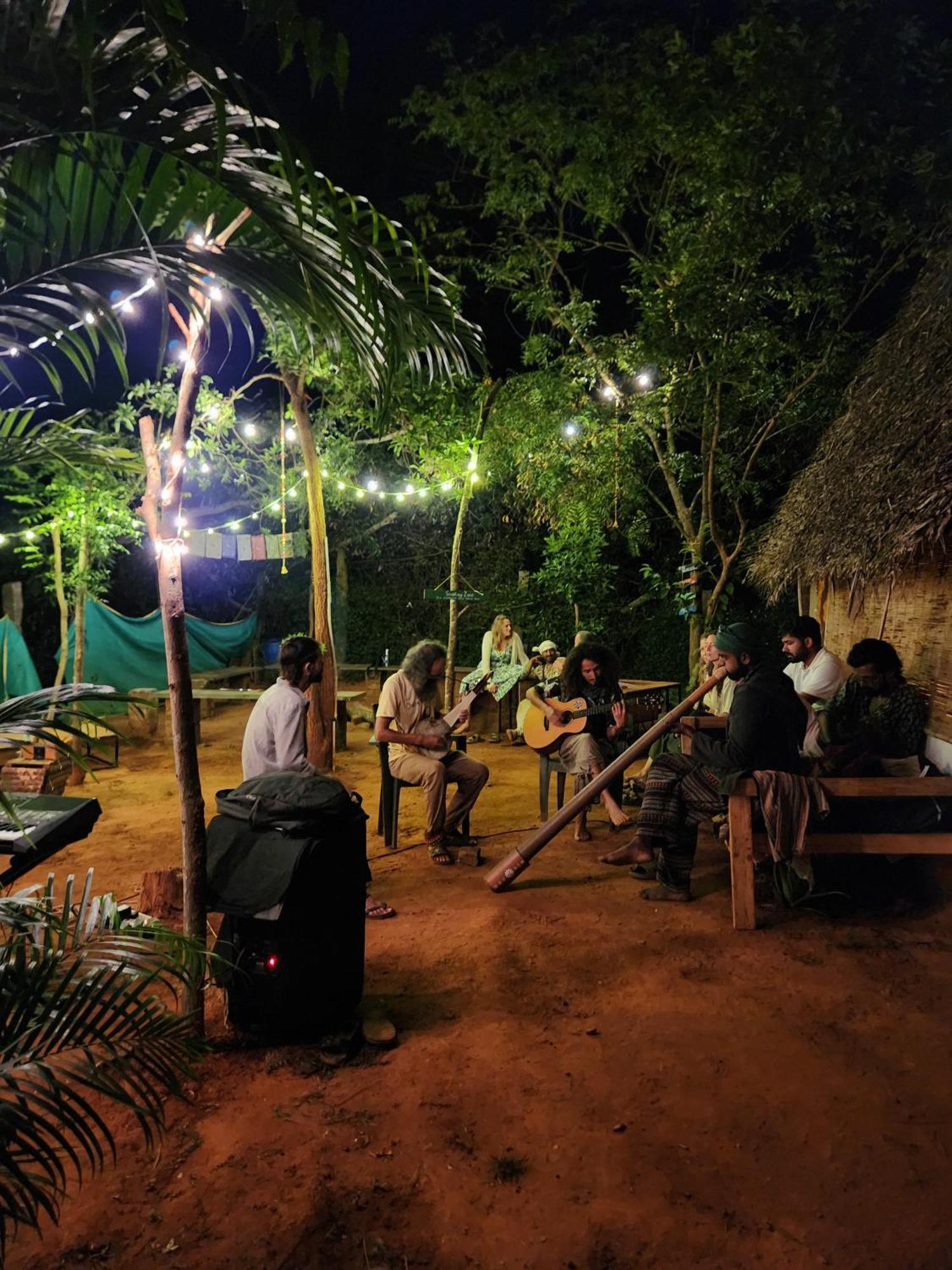 Nebula Nest Cafe & Hostel Auroville Exteriör bild